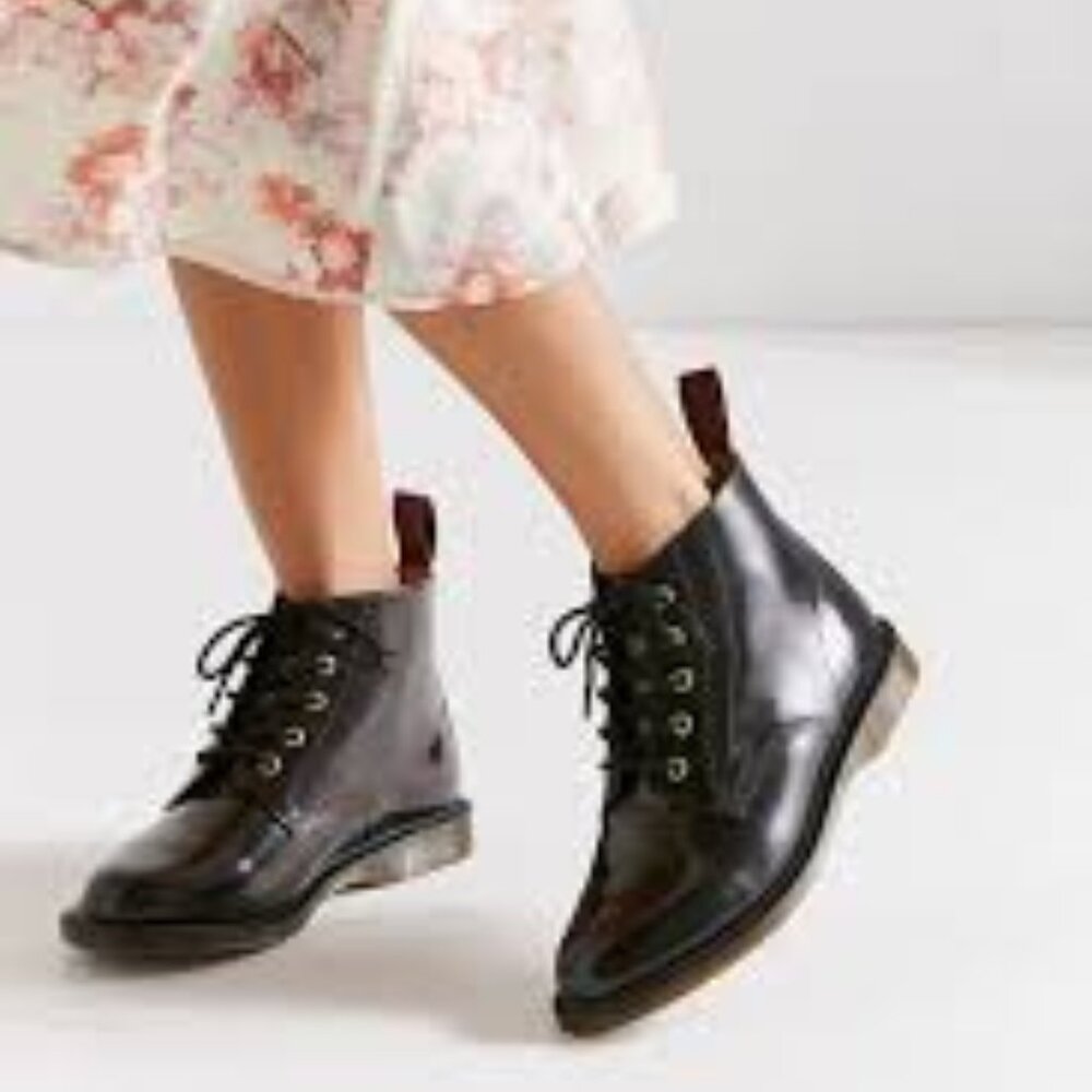 Dr. Martens  Emmeline Lace Up Women Size 7